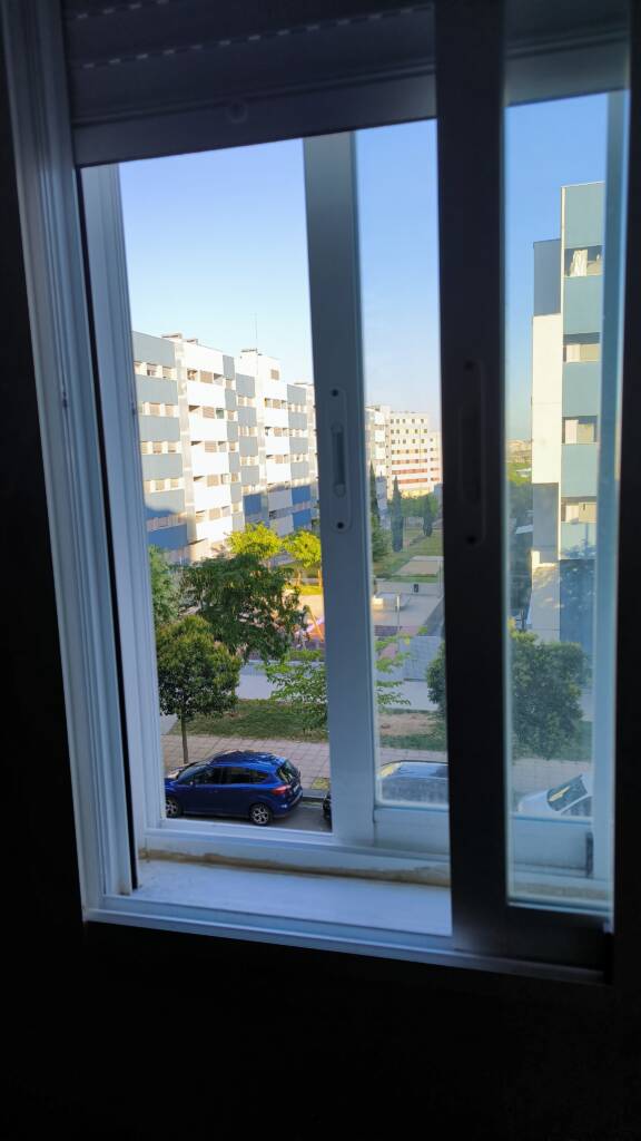 Instalación de lamina solar en ventanas.